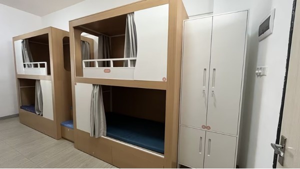 欧曼公寓家具太空舱宿舍床案例|广师大艺高学校 欧曼公寓家具太空舱宿舍床案例|广师大艺高学校